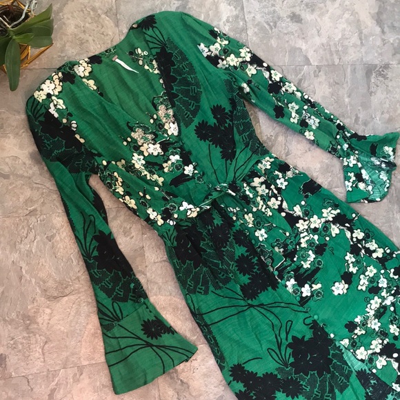 Free People Dresses & Skirts - Gorgeous free people green floral button front